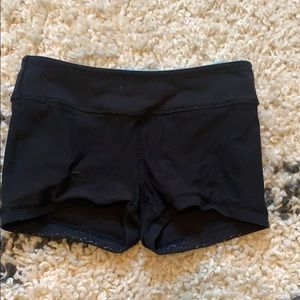 Girls Ivivva SIZE 8 booty shorts
